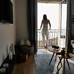 Amazing Renovated Flat Sea Front Old Town Antibes