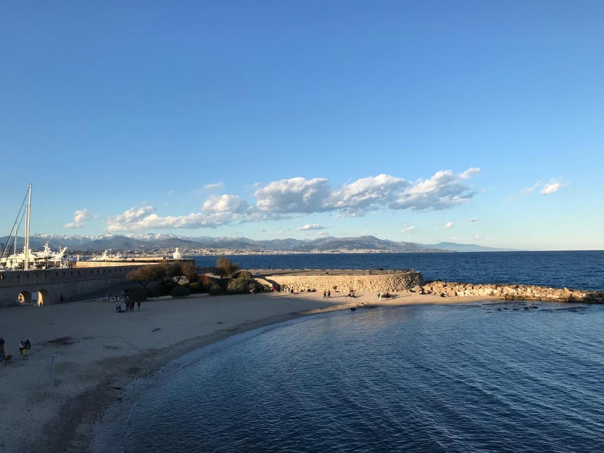 Apartment Amazing Renovated Flat Sea Front Old Town